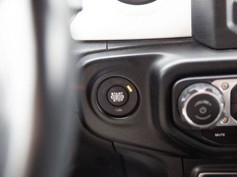 Used 2021 Jeep Wrangler Unlimited Islander image 16