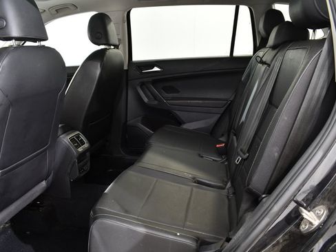 Used 2018 Volkswagen Tiguan SE AWD/4WD image 16