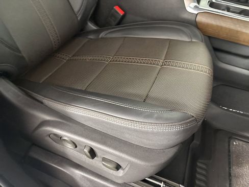 Used 2025 Chevrolet Silverado 1500 High Country w/ Technology Package image 29