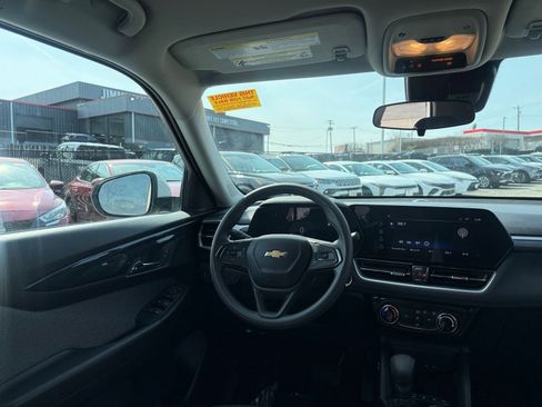 Used 2025 Chevrolet TrailBlazer LT image 32