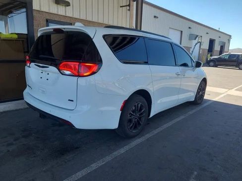 Used 2020 Chrysler Pacifica Touring-L AWD/4WD image 5