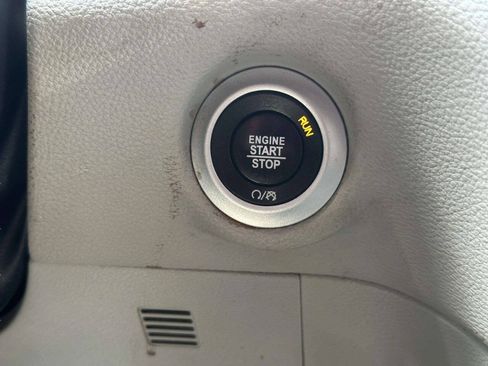 Used 2018 Chrysler Pacifica Limited w/ Advanced Safetytec Group FWD image 36