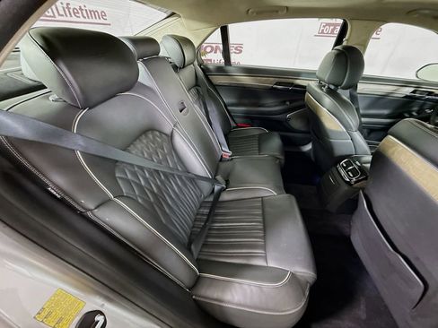 Used 2022 Genesis G90 3.3T Premium AWD/4WD image 32