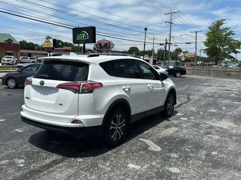 Used 2017 Toyota RAV4 LE FWD image 7