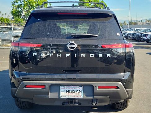 New 2025 Nissan Pathfinder SV w/ SV Premium Package image 6