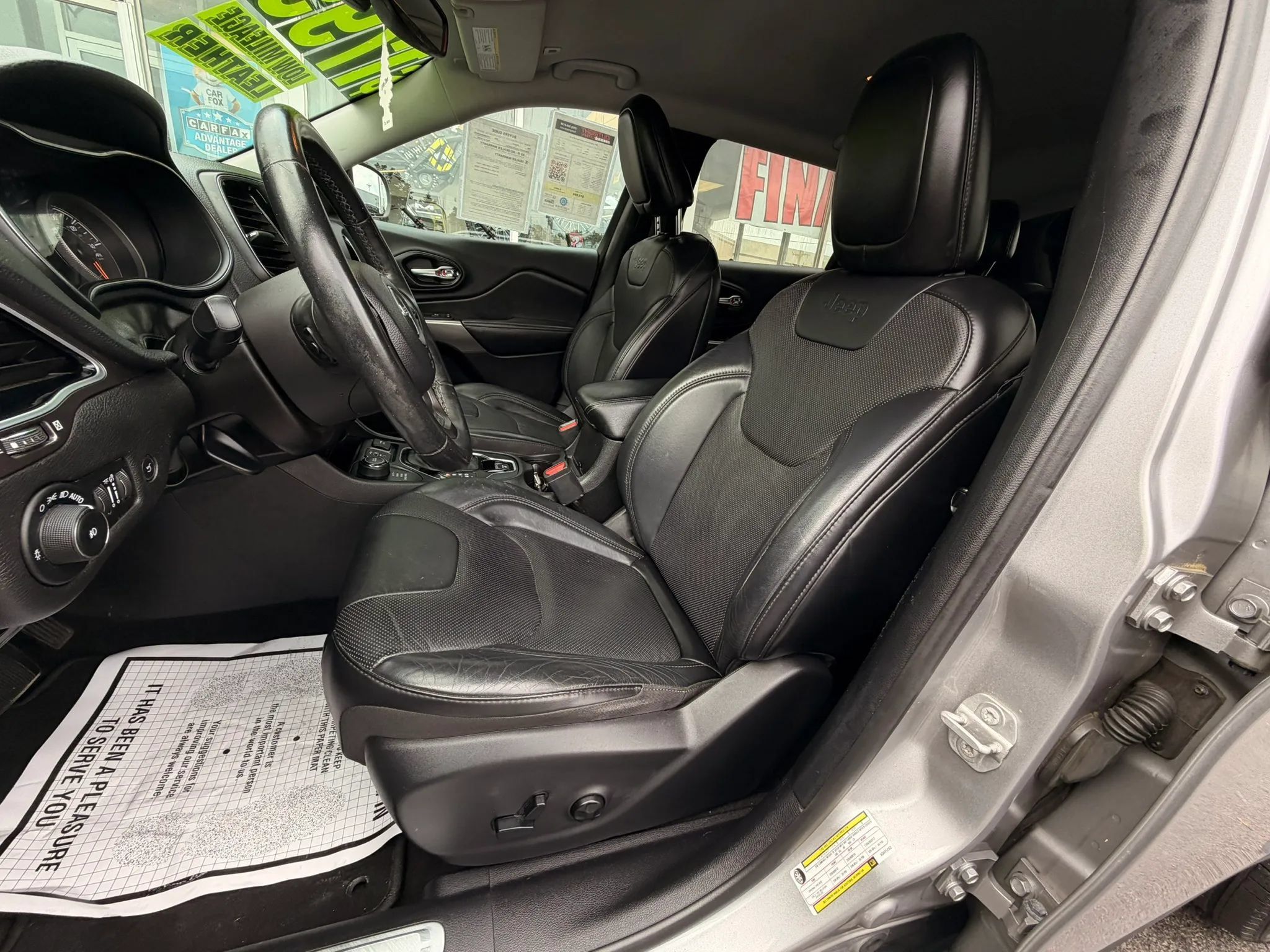 Used 2019 Jeep Cherokee Limited AWD/4WD image 10