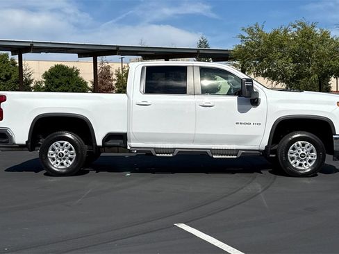 Used 2024 Chevrolet Silverado 2500 LT w/ Convenience Package image 8