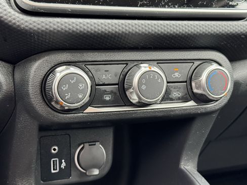 Certified 2025 Nissan Kicks Play S image 11