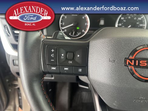 Used 2025 Nissan Rogue SV image 28