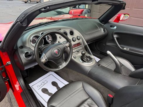 Used 2006 Pontiac Solstice Convertible w/ Premium Package RWD image 32