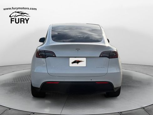 Used 2022 Tesla Model Y Long Range AWD/4WD image 5