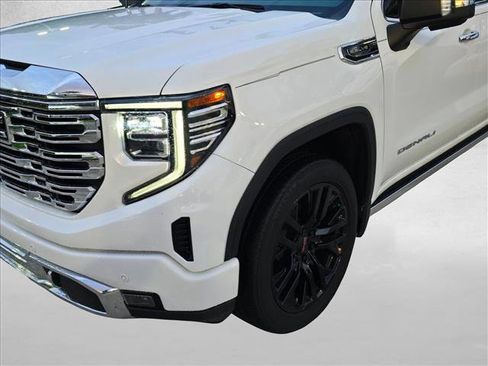 Used 2022 GMC Sierra 1500 Denali RWD image 4