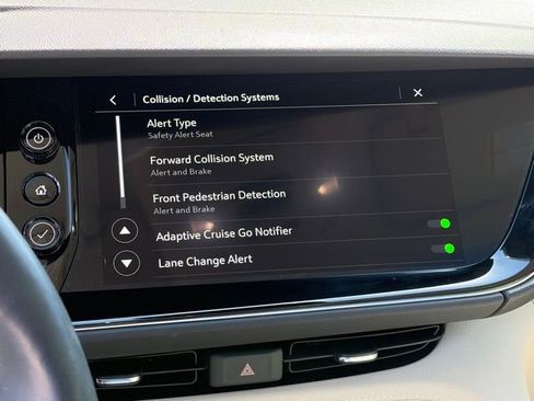 Used 2023 Buick Envision Avenir image 22