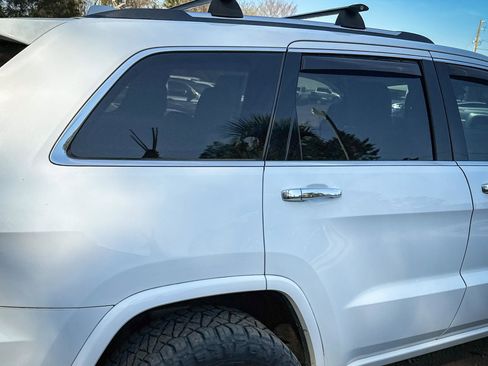 Used 2016 Jeep Grand Cherokee Overland w/ Advanced Technology Group image 14