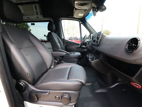 Used 2022 Mercedes-Benz Sprinter 3500 image 10