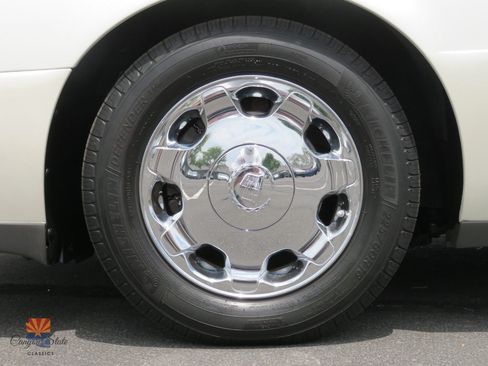 Used 2002 Cadillac De Ville DHS w/ Safety/Security Pkg FWD image 18