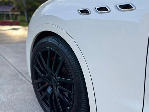 Used 2017 Maserati Levante S AWD/4WD image 5