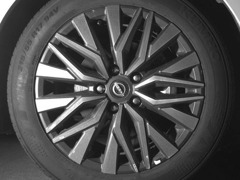 Used 2025 Nissan Altima 2.5 SV FWD image 13