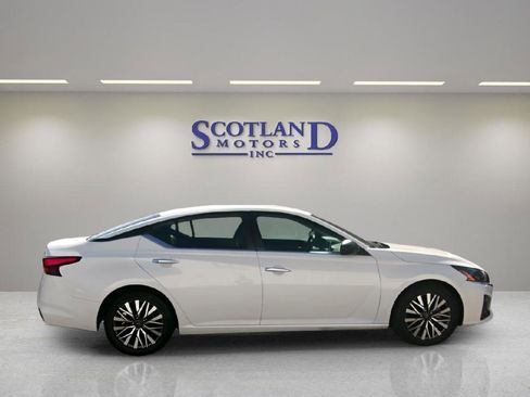 Used 2024 Nissan Altima 2.5 SV FWD image 5