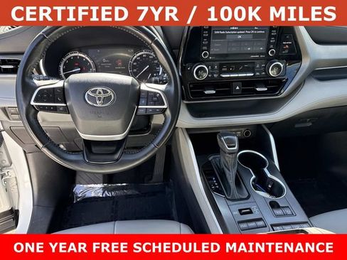 Used 2022 Toyota Highlander XLE AWD/4WD image 18
