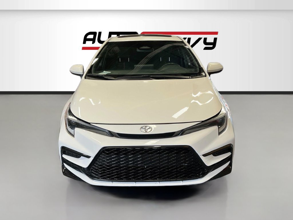 Used 2024 Toyota Corolla SE w/ SE Premium Package FWD image 2