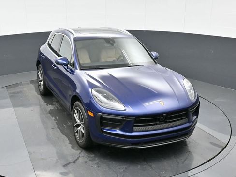 Certified 2024 Porsche Macan image 32