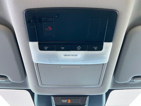 Used 2025 Nissan Rogue SV image 17