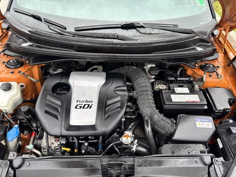 Used 2016 Hyundai Veloster Turbo image 6