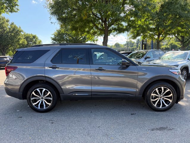 Used 2023 Ford Explorer ST-Line w/ Class IV Trailer Tow Package AWD/4WD image 11