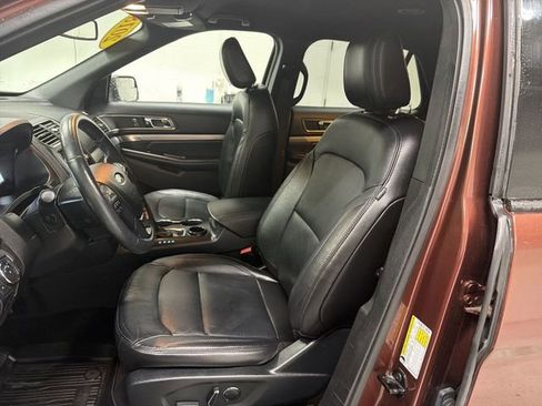 Used 2018 Ford Explorer XLT w/ Equipment Group 202A image 22