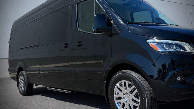 Used 2025 Mercedes-Benz Sprinter 2500 image 38