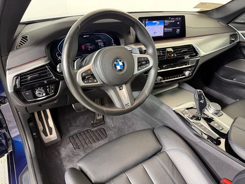 Used 2020 BMW 530e xDrive w/ M Sport Package AWD/4WD image 4