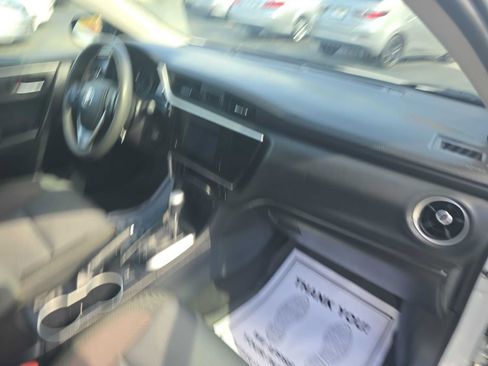 Used 2018 Toyota Corolla LE image 18