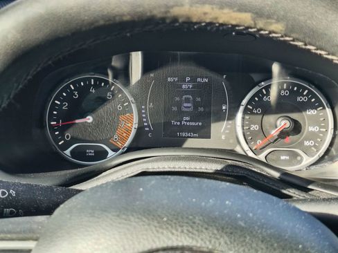 Used 2019 Jeep Renegade Latitude w/ Popular Equipment Group image 21