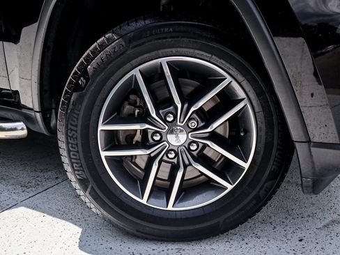 Used 2018 Jeep Grand Cherokee Limited AWD/4WD image 13