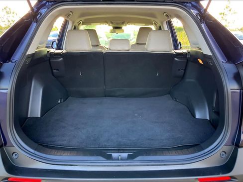 Used 2021 Toyota RAV4 XLE AWD/4WD image 34