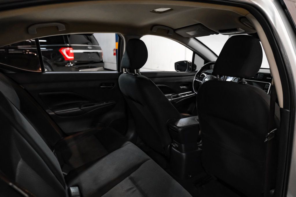 Used 2020 Nissan Versa SR FWD image 32
