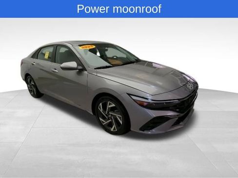 Used 2025 Hyundai Elantra SEL FWD image 10