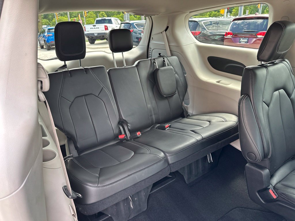 Used 2023 Chrysler Pacifica Touring-L AWD/4WD image 22
