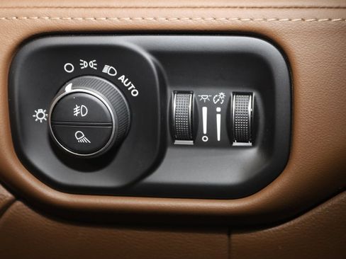 Used 2020 RAM 3500 Limited image 30