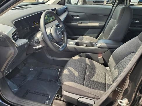 Certified 2025 Nissan Kicks SV FWD image 14