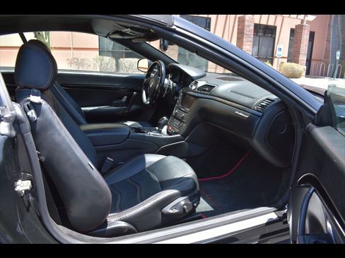 Used 2015 Maserati GranTurismo Convertible image 32