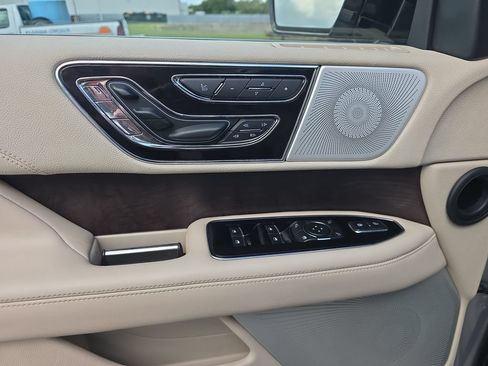 Certified 2021 Lincoln Navigator Reserve w/ Luxury Package AWD/4WD image 23