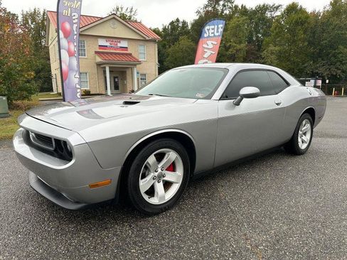 Used 2014 Dodge Challenger SXT RWD image 18