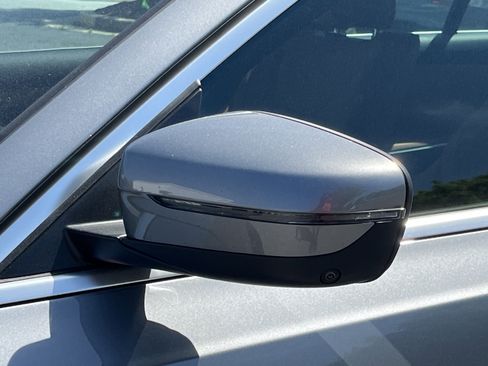 Used 2025 BMW 330i Sedan w/ Premium Package image 32