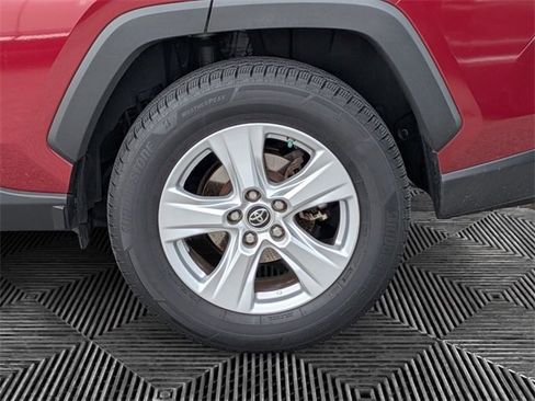 Used 2019 Toyota RAV4 XLE image 9