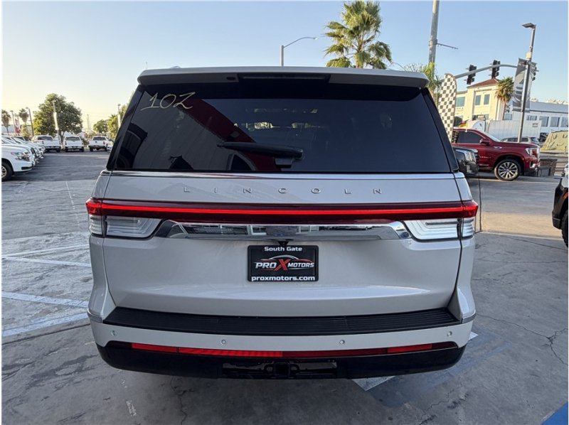 Used 2022 Lincoln Navigator L Reserve AWD/4WD image 5