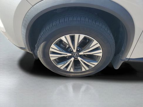 Used 2022 Nissan Rogue SV w/ SV Premium Package FWD image 26