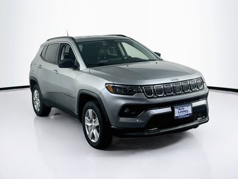 Used 2022 Jeep Compass Latitude w/ Convenience Group AWD/4WD image 3