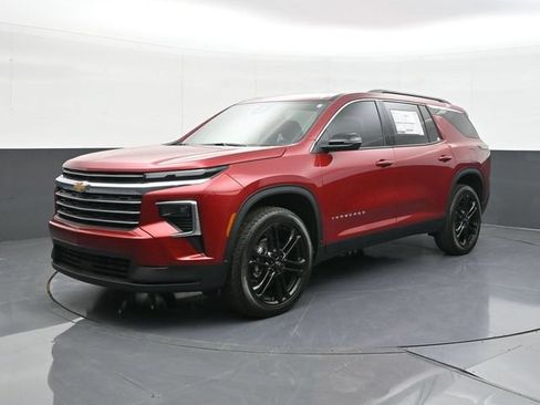 New 2026 Chevrolet Traverse LT w/ LPO, Floor Liner Package FWD image 3
